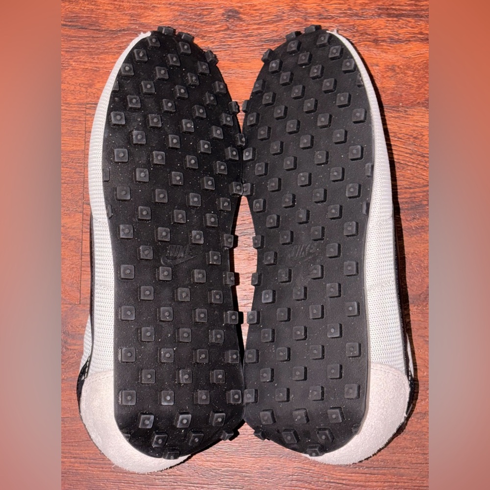 Nike size 10.5 - Picture 12 of 12